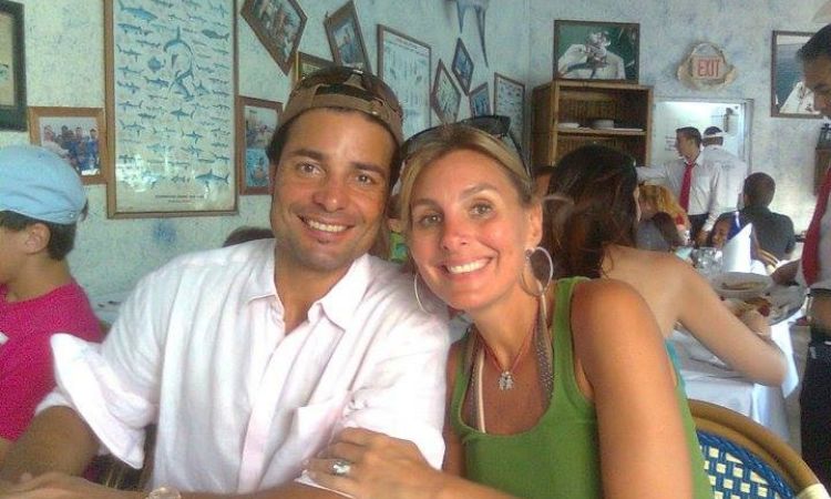 Chayanne and Marilisa Maronesse in a restaurant.